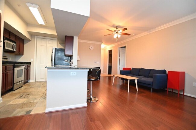 Building Photo - 7575 Kirby Dr