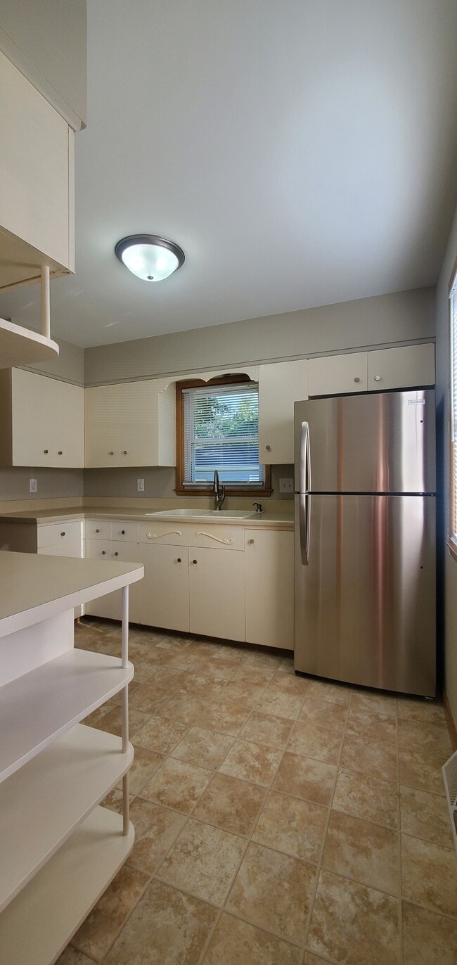 Building Photo - 2803 Seely Ave SE