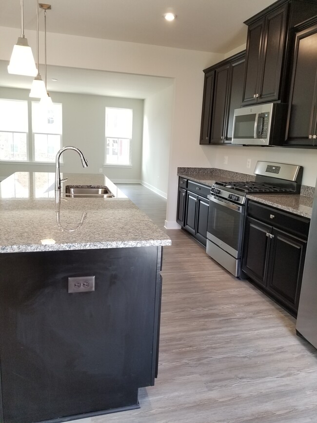 Foto del edificio - 7817 Cove Point Dr