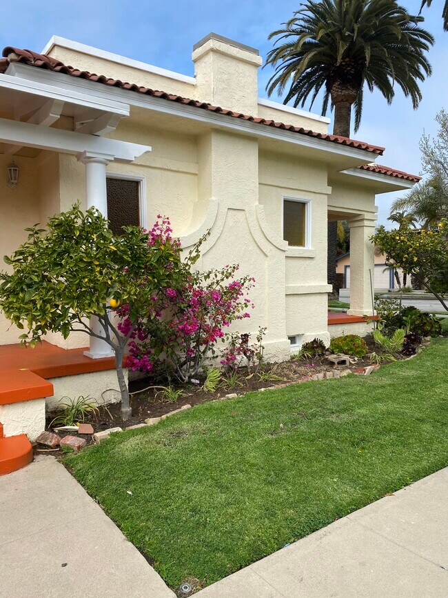 Foto del edificio - 301 Grand Ave