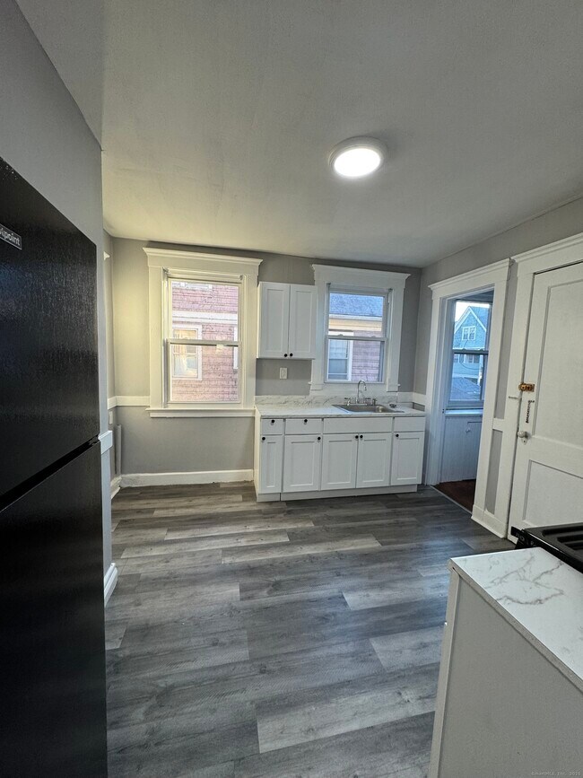 Foto del edificio - 1528 Ella T Grasso Blvd