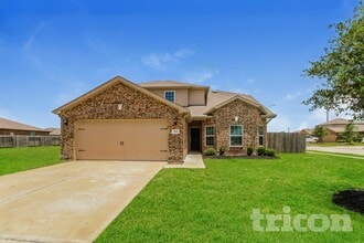 Building Photo - 301 Summer Horse Dr