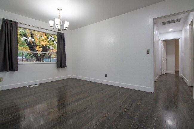 Building Photo - Keizer Home, Washer/Dryer Included, Large ...
