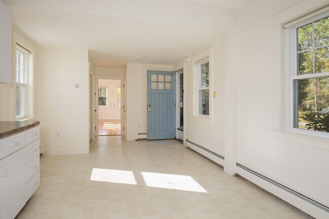 Foto del edificio - 352 Thoreau St