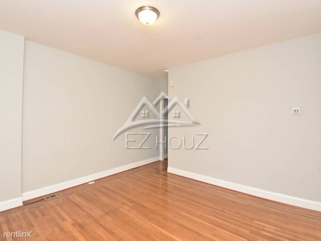Building Photo - 3120 Chesterfield Ave
