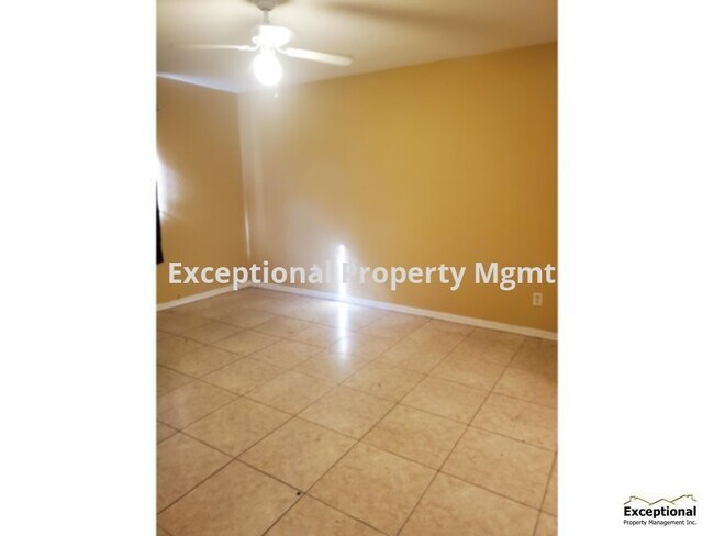 Foto del edificio - Large 4 Bedroom Home- Fresh Water Canal!