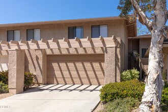 Building Photo - 985 Hawthorne Ln