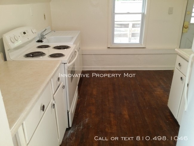 Building Photo - 2244 E Parkwood Ave