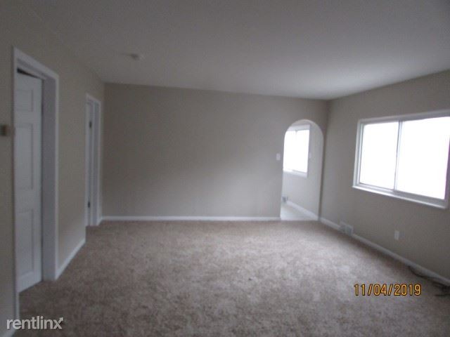 Foto del edificio - 1 br, 1 bath  - 12062 Klinger St Upper Unit