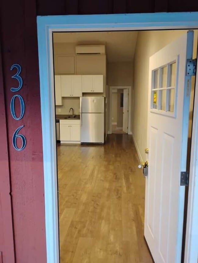 Building Photo - 00830