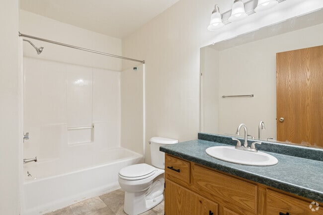 2BR, 1BA - 900SF - Bathroom - Rangeview Villas