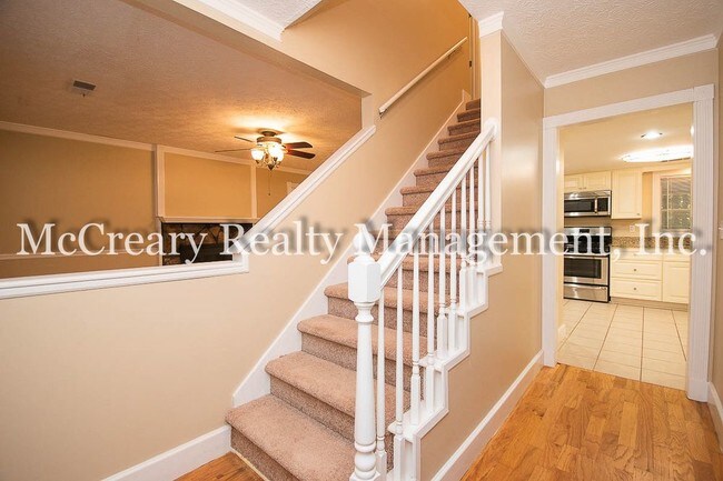 Building Photo - 3301 Creek Hollow Dr