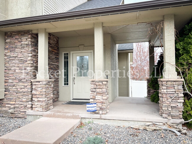 Building Photo - 874 E Forest Ridge Ct