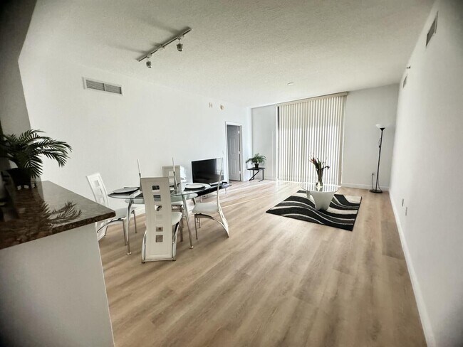 Foto del edificio - 888 S Douglas Rd