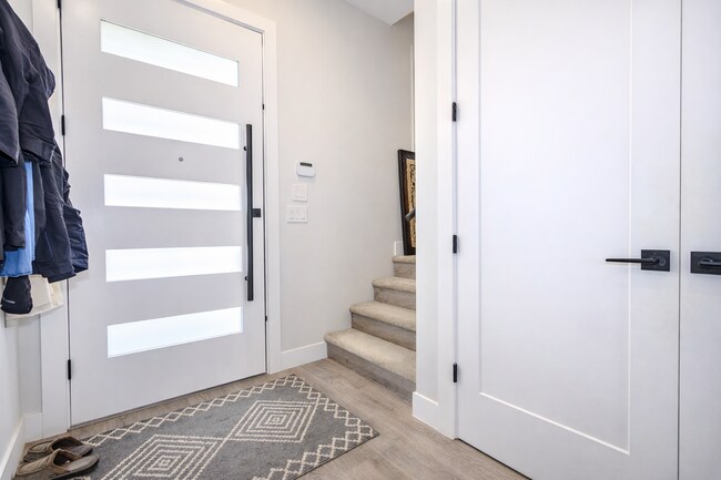 Photo du bâtiment - 4482 Stephen Leacock Dr