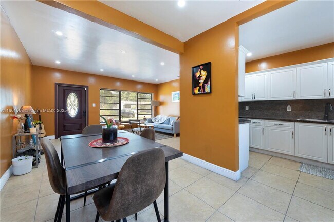 Foto del edificio - 250 NE 170th St