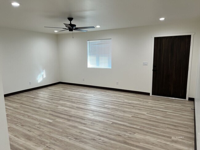 Foto del edificio - 172 Plex Cir