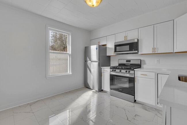 Building Photo - 81 Beaver St