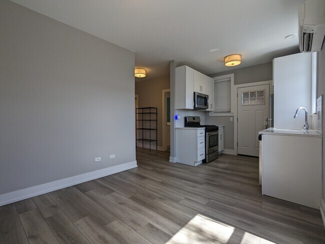 Foto del edificio - 3937 N Janssen Ave