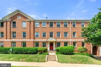 Building Photo - 2805 Arlington Blvd