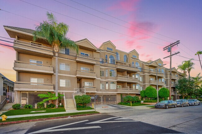 Building Photo - 14960 Dickens St