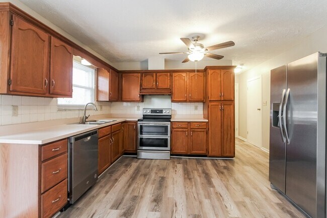 Building Photo - Wonderful Brick Ranch!