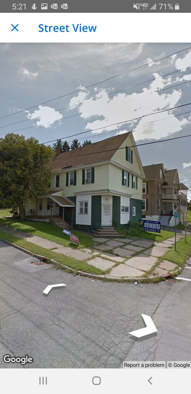 Building Photo - 203 Main St
