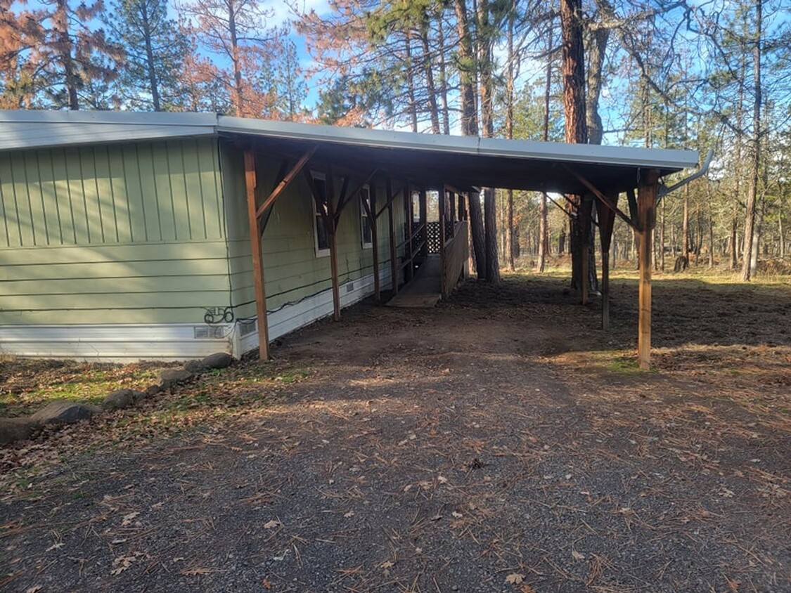 Primary Photo - 3 bed 2 bath manufactured home on 5 Acres!