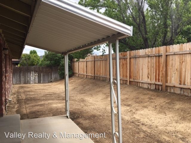 Building Photo - 641 Travis Dr