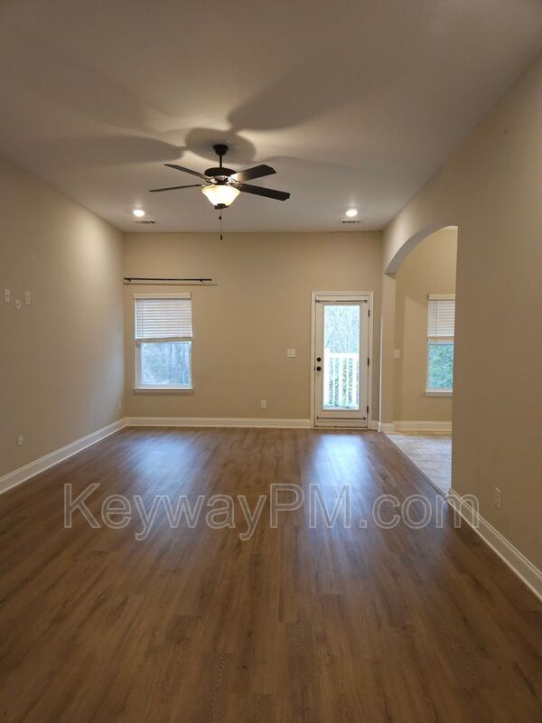 Foto del edificio - 14 Bradley Ct