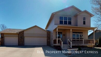 Building Photo - Beautiful 4 Bed 3.5 Bath House with 3-stall attached garage and fenced backyard on West side