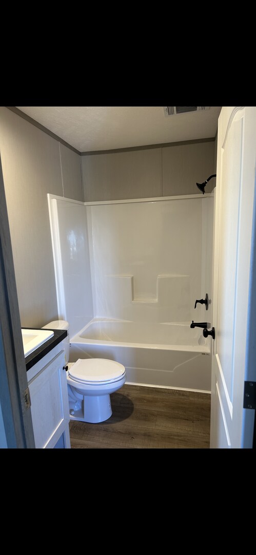 Foto del edificio - 2 bed 2 bath / horse facility.