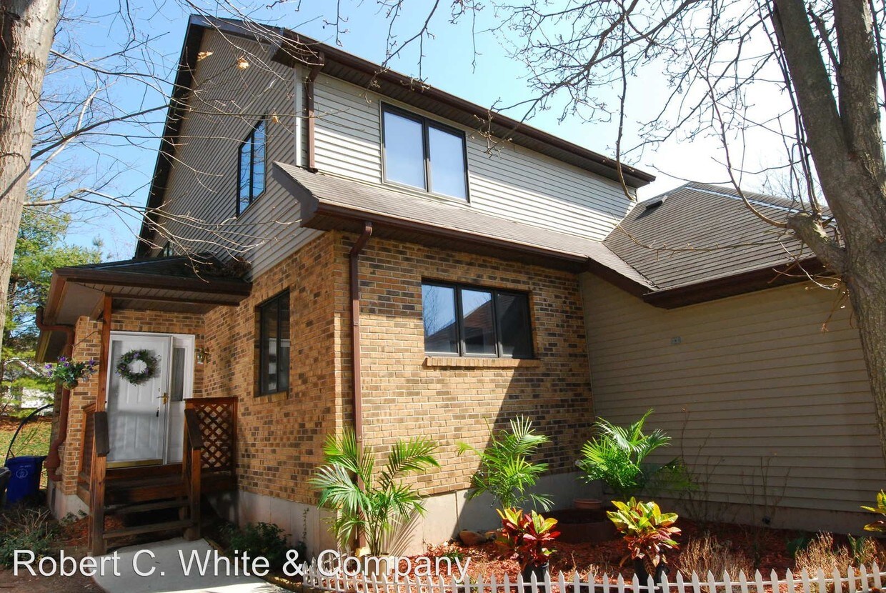 Primary Photo - 2 br, 2.5 bath House - 8 Quail Court