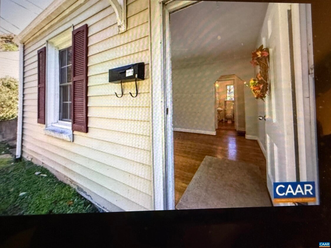 Building Photo - 2308 Center Ave