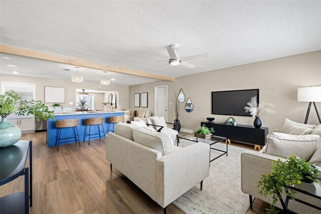 Building Photo - 2066 62nd Pl S