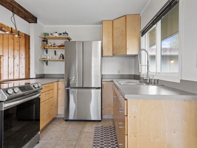 Building Photo - Bremerton Rambler