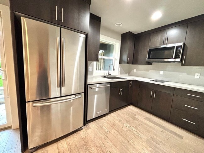 Building Photo - Large Updated 1 Bedroom ADU Unit in the Al...