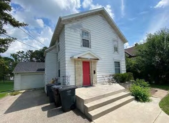 Primary Photo - 263 N Prairie St