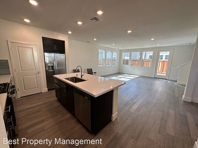 Building Photo - 4 br, 3 bath House - 2216 Marina Dr