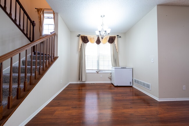 Foto del edificio - 10015 Gentian Dr