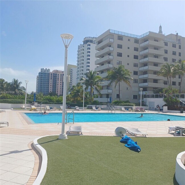 Foto del edificio - 100 Lincoln Rd