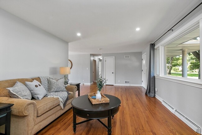 Foto del edificio - 1037 N Harrison St