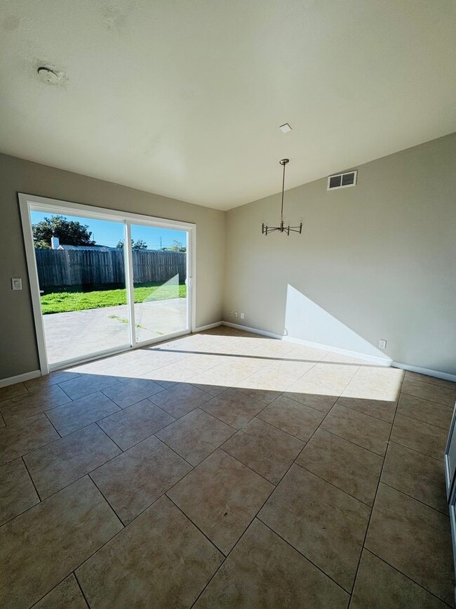 Foto del edificio - A Bright and Beautiful Place to Call Home