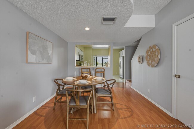 Building Photo - 16635 Hemingway Dr