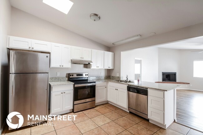 Building Photo - 10915 W Glenrosa Ave