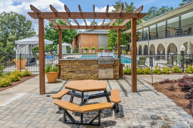 Área de parrilla - Riverchase Landing Apartments