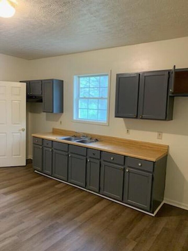 Building Photo - 2 Bedroom House located in Rockingham, NC