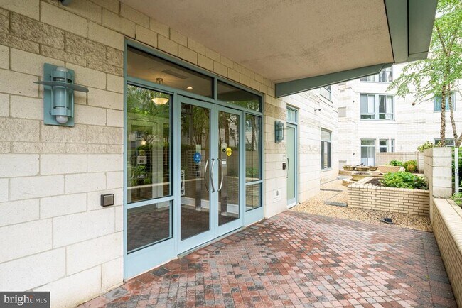 Foto del edificio - 851 N Glebe Rd