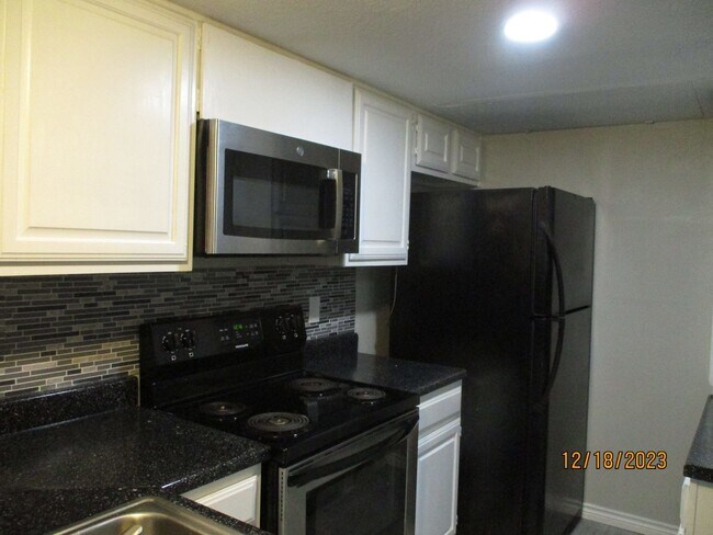 Foto del edificio - 2111 Park Willow Ln #C