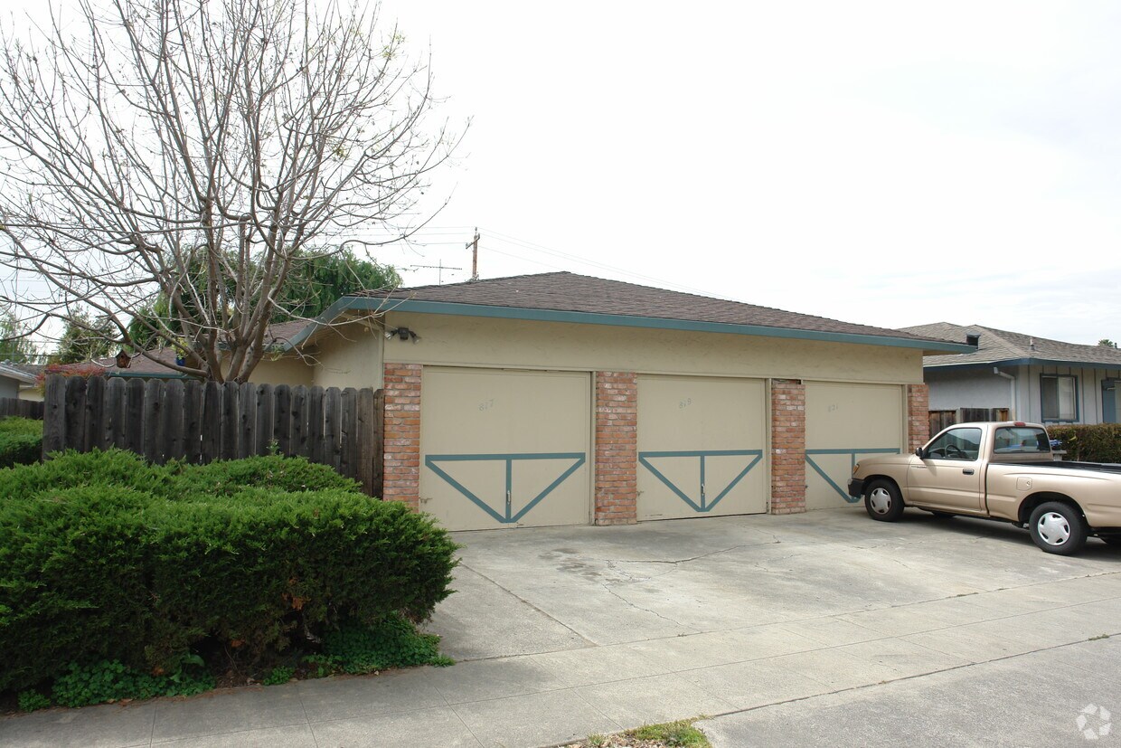 Foto principal - 817-821 Teresi Ct